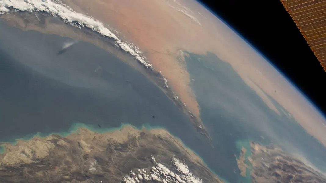 el-estrecho-de-ormuz-visto-desde-el-espacio